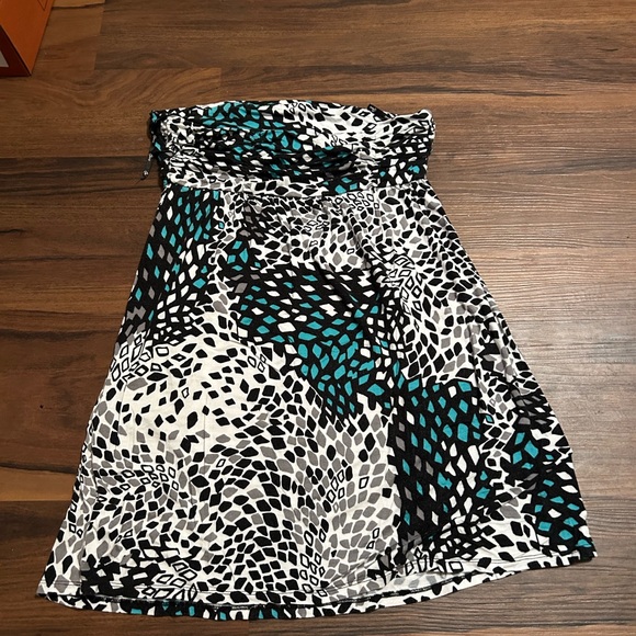 Guess Dresses & Skirts - Strapless dress